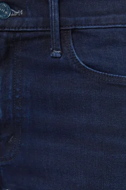 MOTHER Denim Weekender Fray in Chip on My Shoulder