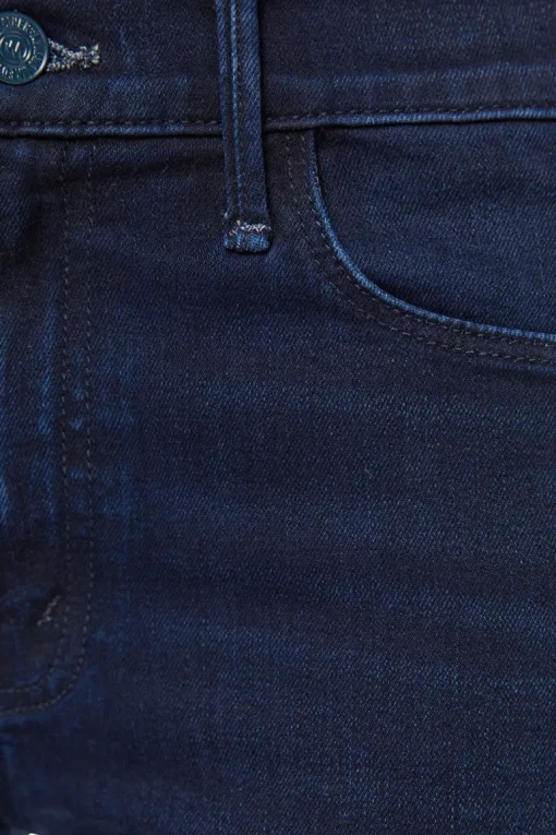 MOTHER Denim Weekender Fray in Chip on My Shoulder