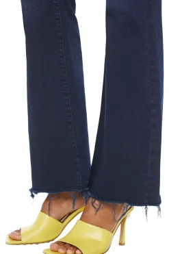 MOTHER Denim Weekender Fray in Chip on My Shoulder