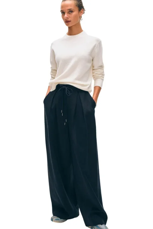White & Warren Cashmere Crewneck Sweater