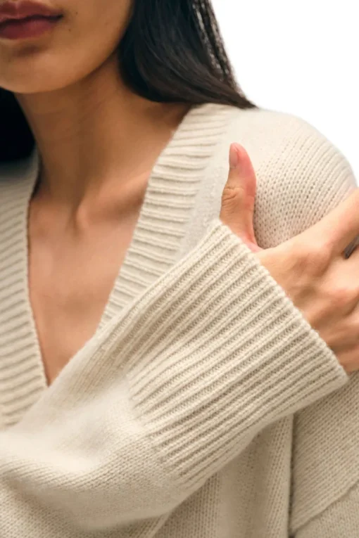 White & Warren Cashmere Luxe Pocket Cardigan in Natural Heather